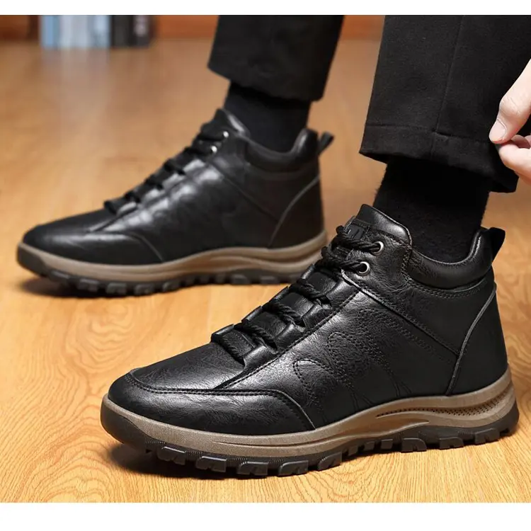 China Supplies New Design Anti Slip Cozy Warm Leather Upper Fur Lining Winter Boots For Men